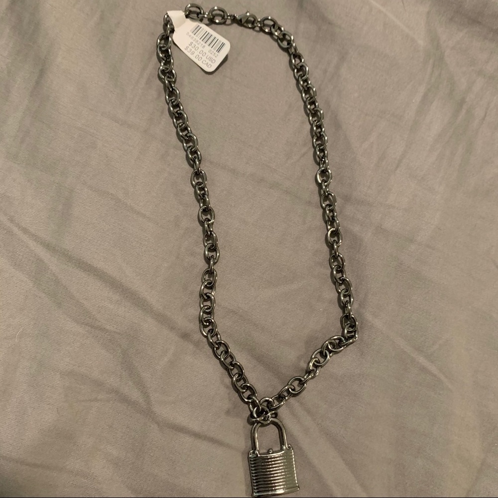 NWT Urban Outfitters Chain